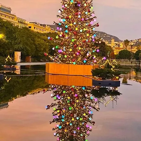 Heart Of Vieux & Saleya